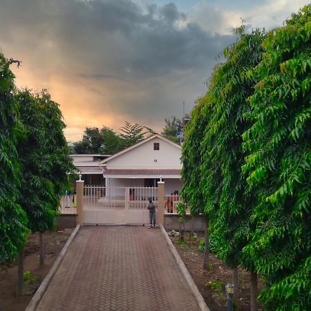 Kilimanjaro Country House Моші Екстер'єр фото