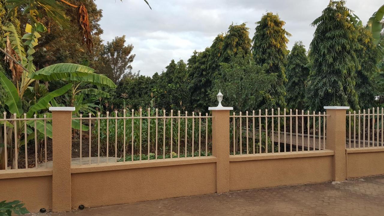 Kilimanjaro Country House Моші Екстер'єр фото