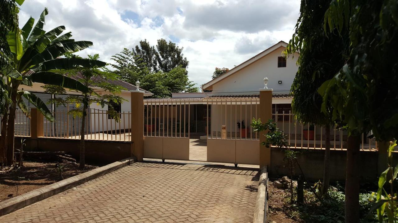 Kilimanjaro Country House Моші Екстер'єр фото
