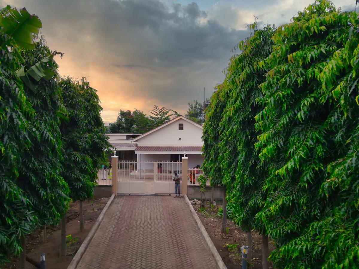 Kilimanjaro Country House Моші Екстер'єр фото